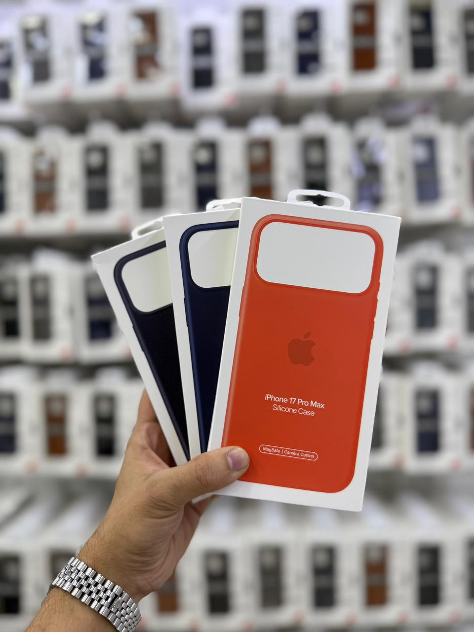 حافظة Apple Silicone مع رسوم MagSafe المتحركة