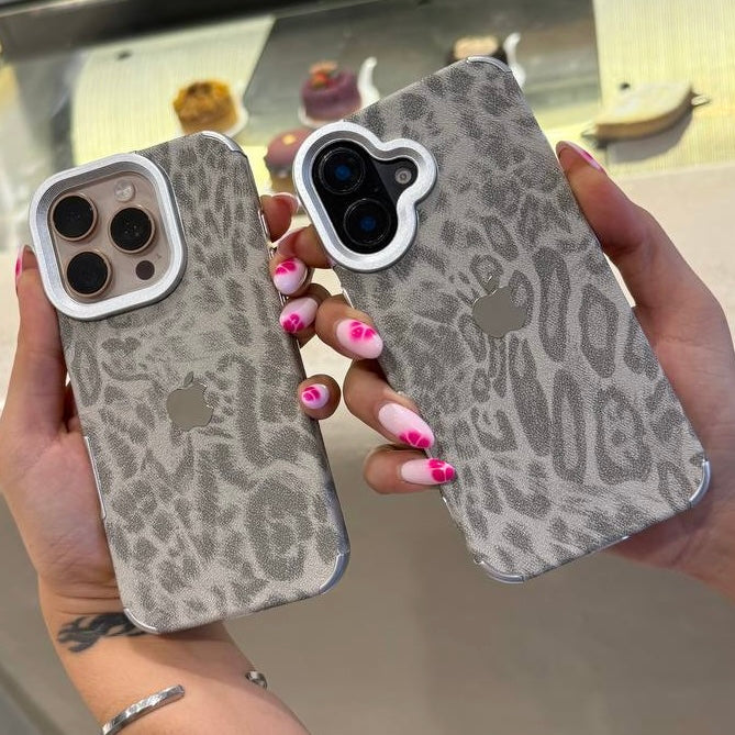 جراب Flex Luxe Leopards بملمس الجلد لهاتف آيفون