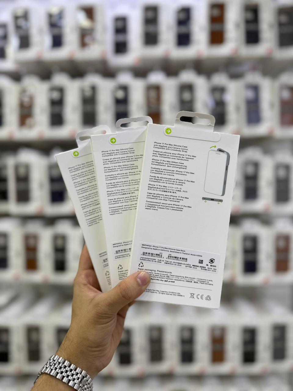 حافظة Apple Silicone مع رسوم MagSafe المتحركة