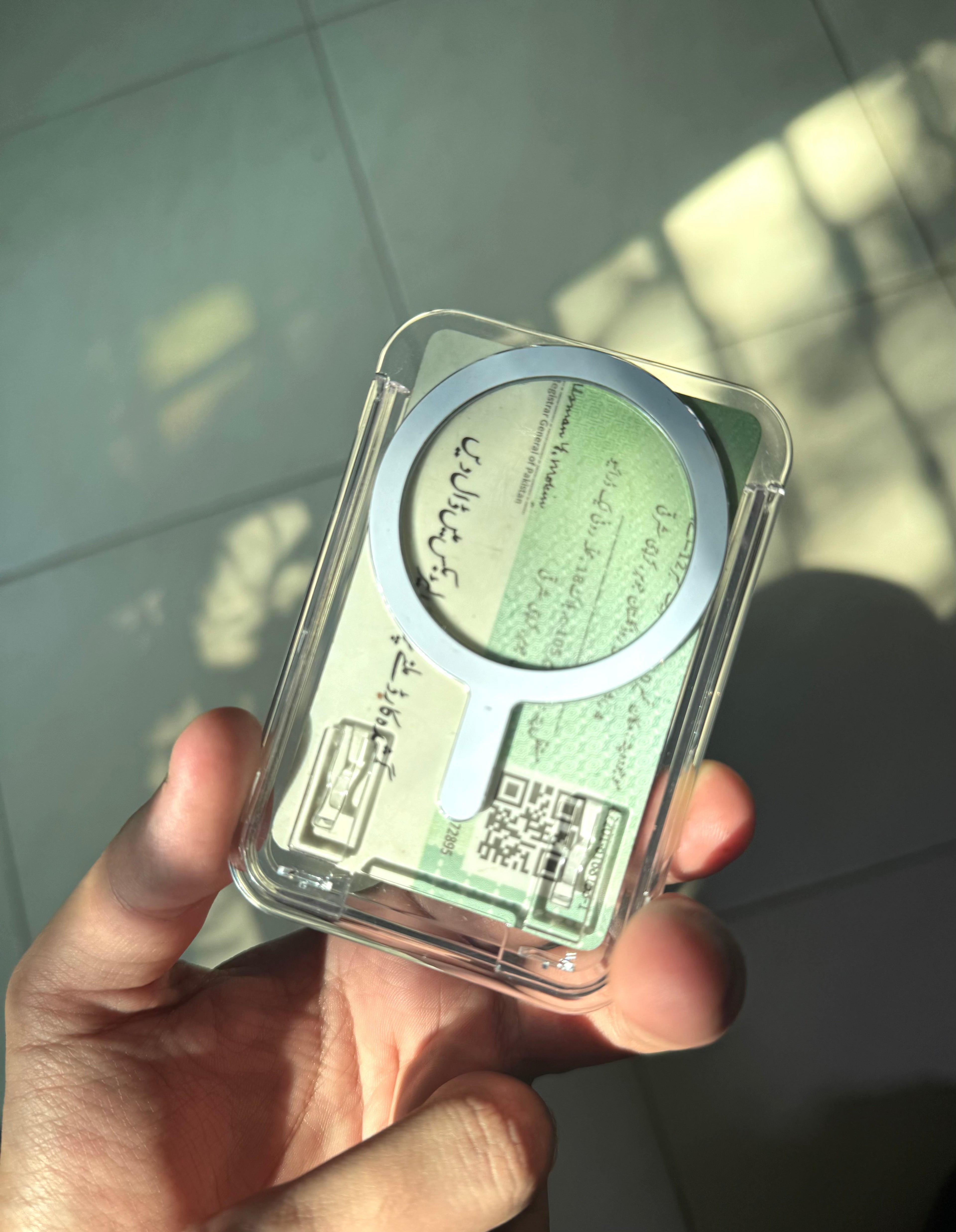 محفظة بطاقات فليكس الشفافة ماجسيف