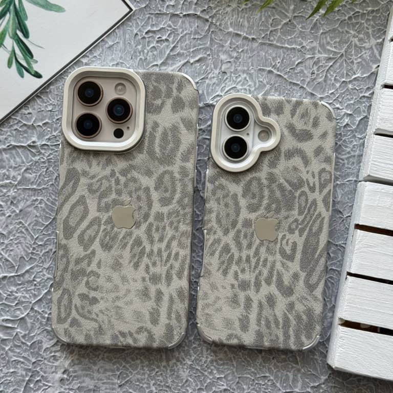 جراب Flex Luxe Leopards بملمس الجلد لهاتف آيفون