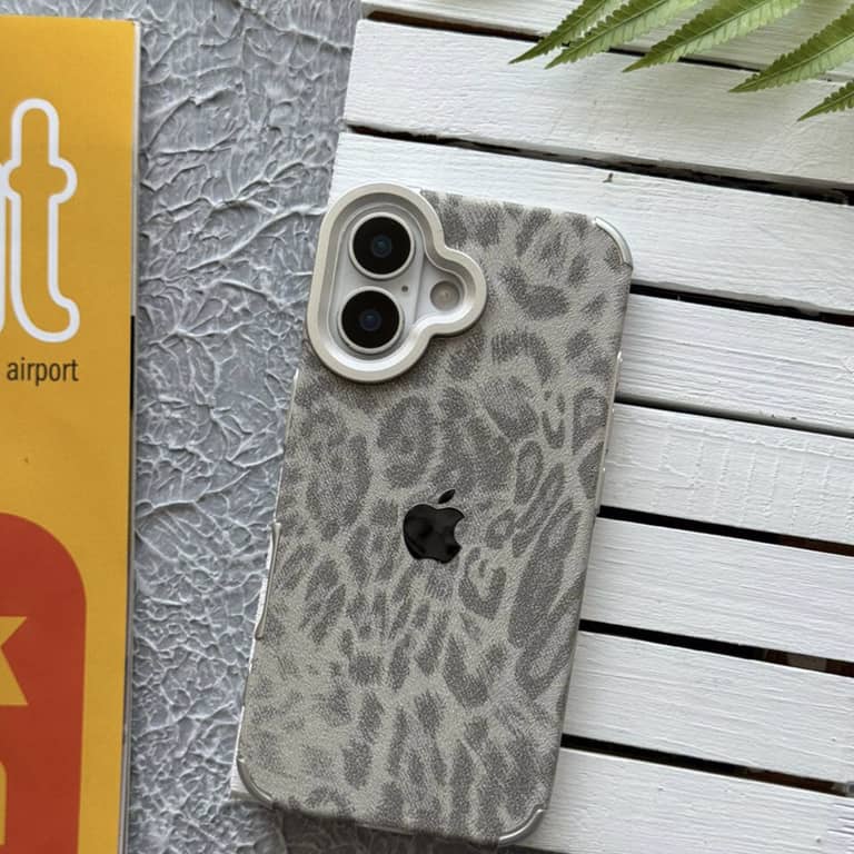 جراب Flex Luxe Leopards بملمس الجلد لهاتف آيفون